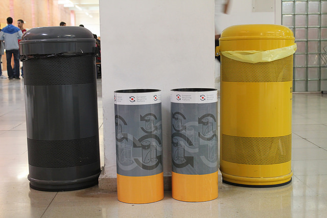 Contenedores de reciclaje en la UAH